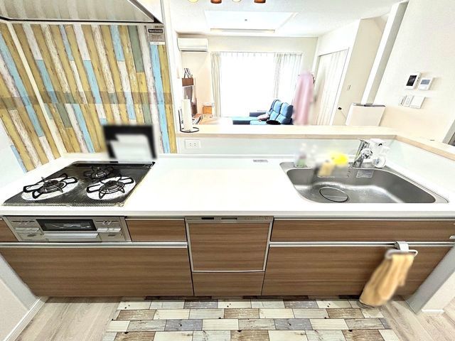4LDK Family Home in Neyagawa with Solar Panels - Thumbnail 2