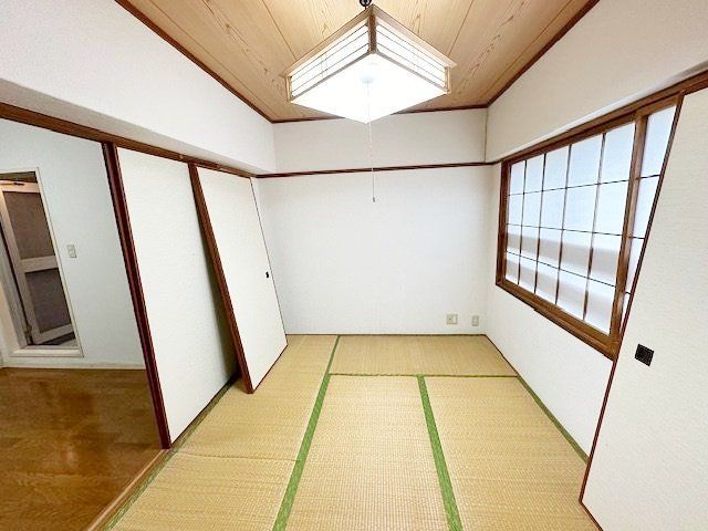 Renovated 2LDK Apartment in Shimonoseki, Yamaguchi - Thumbnail 3