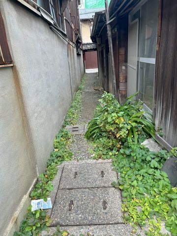 Land with Old House for Sale in Central Kyoto's Nakagyo Ward - Thumbnail 3