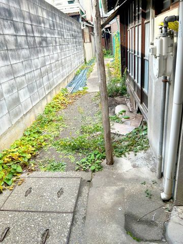 Land with Old House for Sale in Central Kyoto's Nakagyo Ward - Thumbnail 4