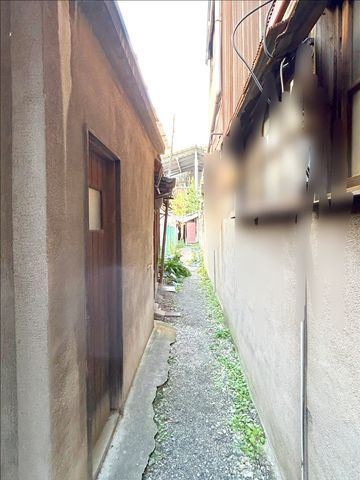 Land with Old House for Sale in Central Kyoto's Nakagyo Ward - Thumbnail 2