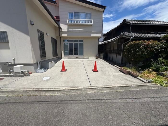 4LDK Seaside House in Matsuyama with Lodge-Style Living - Image 1