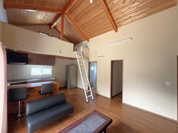 4LDK Seaside House in Matsuyama with Lodge-Style Living - Thumbnail 4