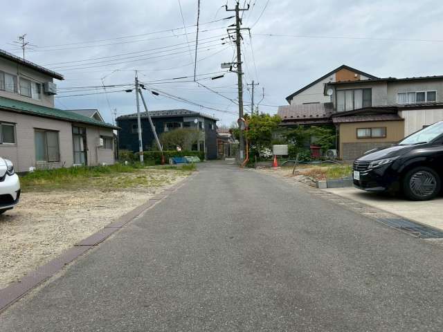 2LDK House for Sale in Akita City Near Tsuchizaki Station - Thumbnail 3