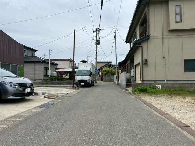 2LDK House for Sale in Akita City Near Tsuchizaki Station - Thumbnail 2