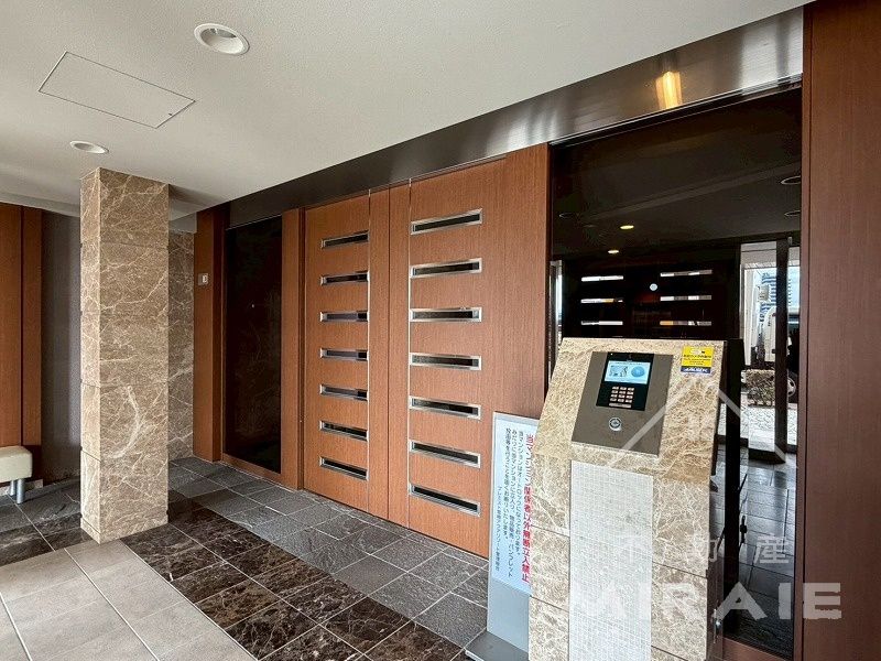 Renovated 4LDK Apartment in Miyazaki City with River View - Thumbnail 3
