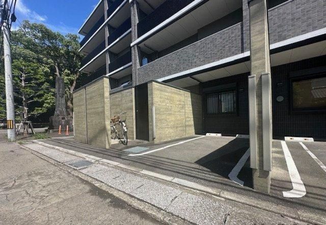 3SLDK Apartment with Private Terrace Near Miyazaki Shrine Station - Thumbnail 3