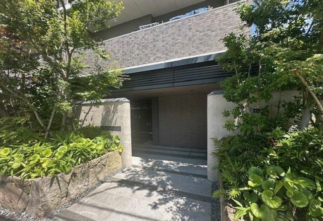 3SLDK Apartment with Private Terrace Near Miyazaki Shrine Station - Image 1