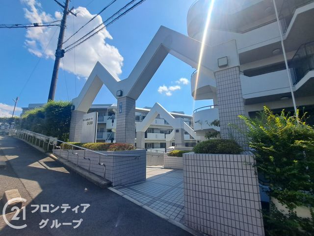 Laurel Court Gakuen-mae 3SLDK Condo in Nara - Thumbnail 2