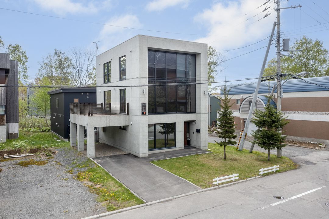 4-Bedroom Ski Chalet for Sale in Niseko Hirafu, Hokkaido - Thumbnail 2