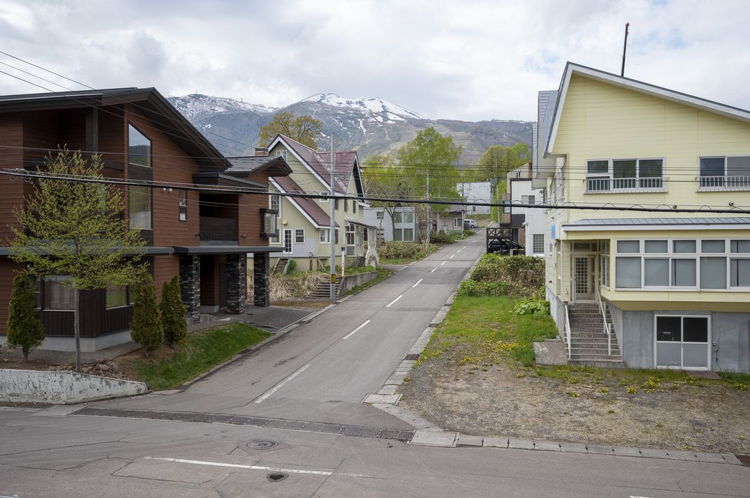 4-Bedroom Ski Chalet for Sale in Niseko Hirafu, Hokkaido - Thumbnail 4