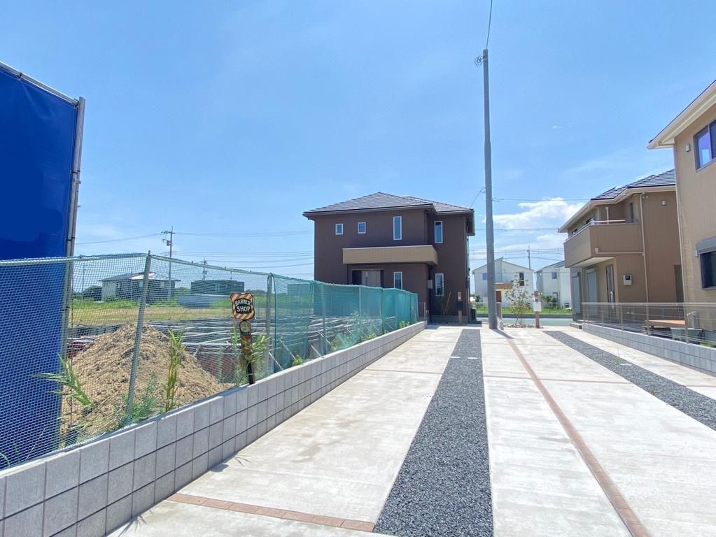 New 4LDK House in Kizarazu with Solar Power & Aqua-Line Access - Thumbnail 3