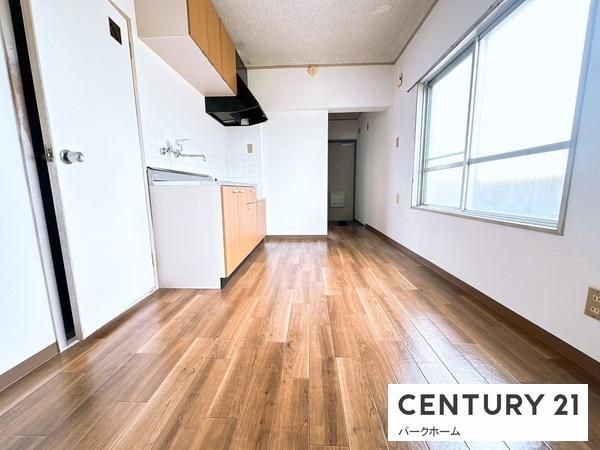 Maison Moriyama 2DK Apartment for Sale in Shiga - Thumbnail 3
