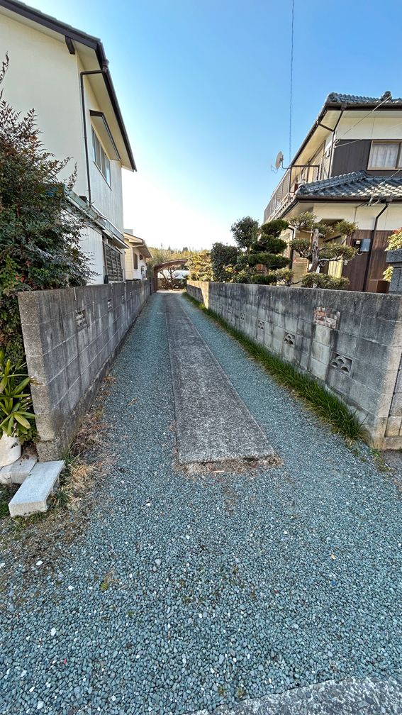 Land for Sale in Tobe, Ehime - 474.65 sqm Plot with Clear Delivery - Thumbnail 2