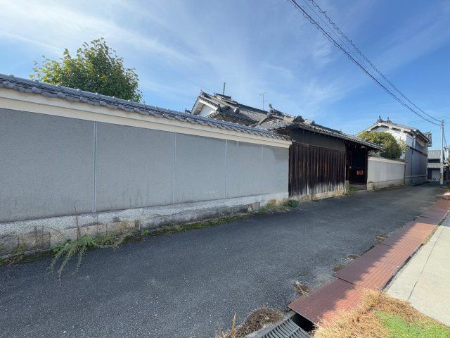 Traditional Kominka with 7 Warehouses for Sale in Tenri, Nara - Thumbnail 3