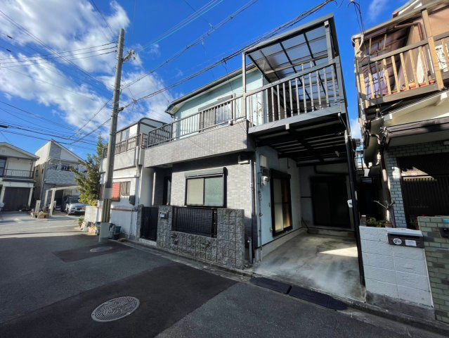 4DK Wooden House in Hirakata with Spacious Balcony - Thumbnail 2