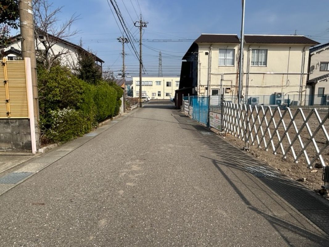 ZEH New House with Solar Panels in Kanazawa, Ishikawa - Thumbnail 4