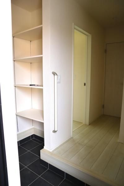 4LDK Modern House in Tochigi City with Garden and 3 Car Parks - Thumbnail 4