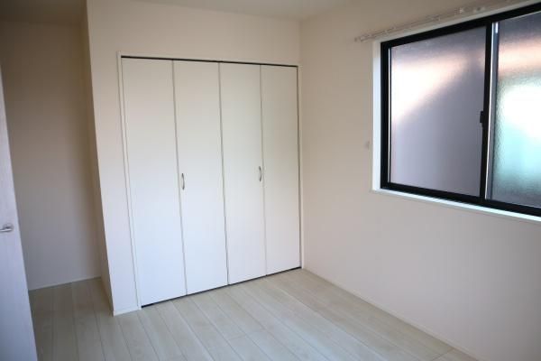 4LDK Modern House in Tochigi City with Garden and 3 Car Parks - Thumbnail 3