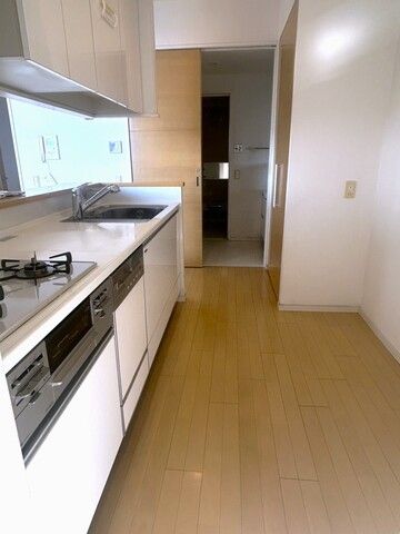 Grandia Aizu 8F: 3LDK Apartment Near Mitsuhama Station, Matsuyama - Thumbnail 3