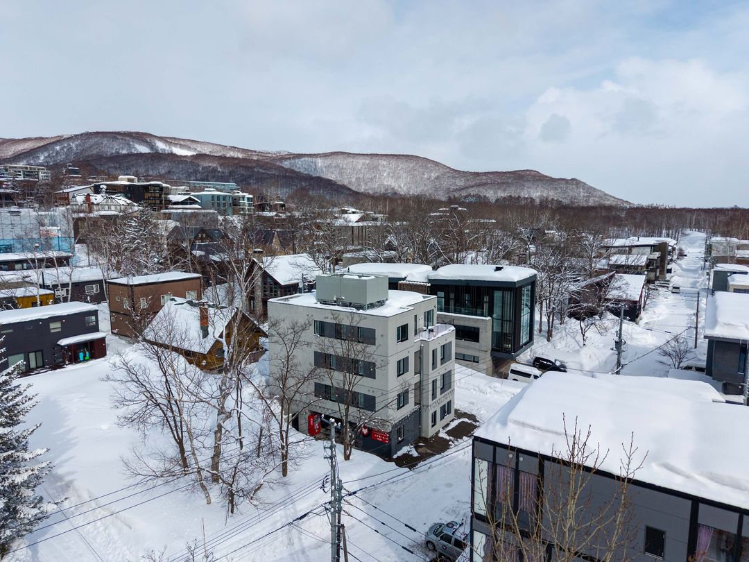 Niseko Hirafu Resort Hotel QFox GMG - 20 Bedroom Building for Sale - Thumbnail 4