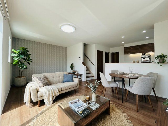 New 4LDK House in Miyazaki's Ikimegaoka East with Solar Power - Thumbnail 3