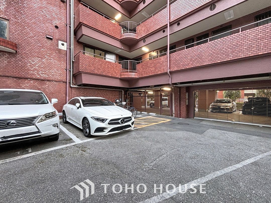 2SLDK Apartment for Sale in Bunkyo, Tokyo - Renovated 70sqm - Image 1