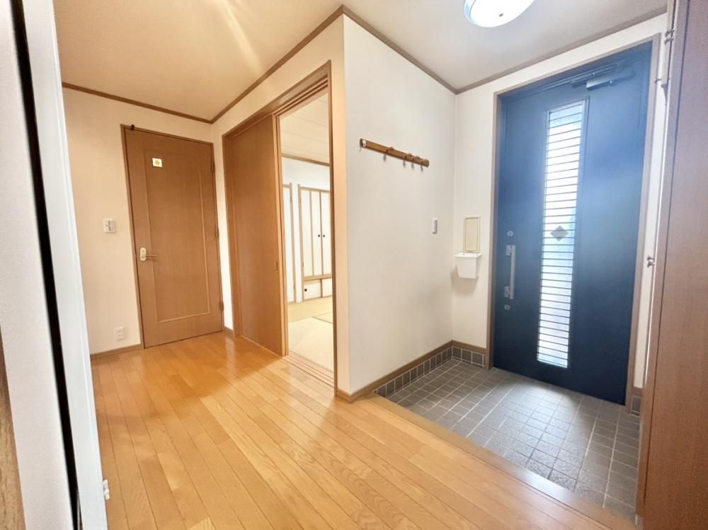 4LDK Family House in Ebetsu Hokkaido with Carport | 130.42 sqm - Thumbnail 4