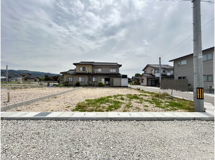 Land for Sale in Nonoichi, Ishikawa - 211sqm Corner Lot - Thumbnail 2