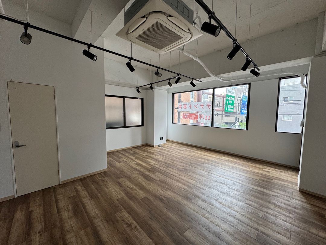 Wing Kawasaki 2F: 24-Tatami One-Room Apartment for Sale - Thumbnail 4