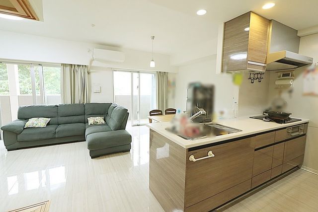 Ocean-view 3LDK Apartment in Nishihara, Okinawa - Thumbnail 2