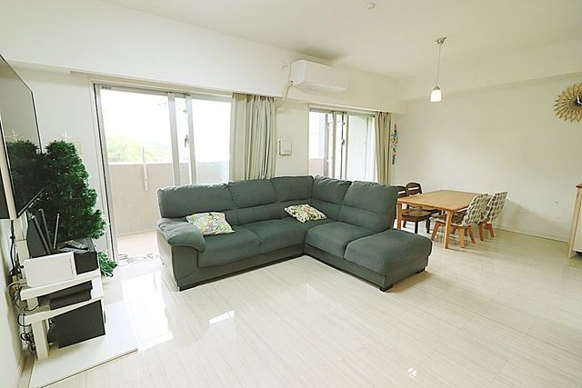 Ocean-view 3LDK Apartment in Nishihara, Okinawa - Thumbnail 3
