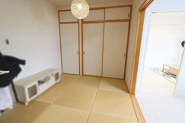 Ocean-view 3LDK Apartment in Nishihara, Okinawa - Thumbnail 4