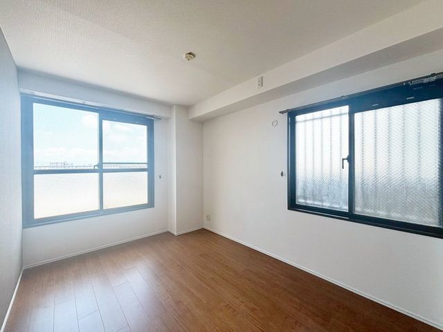 Renovated 4LDK Apartment in Minato Ward, Nagoya with Top-Floor Views - Thumbnail 4