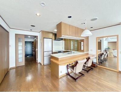 3LDK Apartment in Izu Nagaoka with Balcony Views — Image 3, Izunokuni, Shizuoka