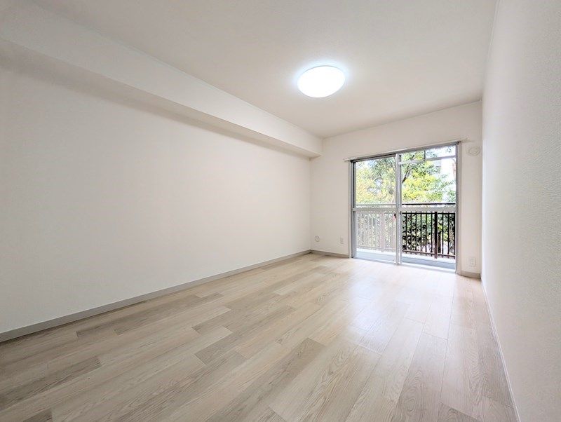 Renovated 3LDK Apartment with Private Garden in Fukuoka - Image 22