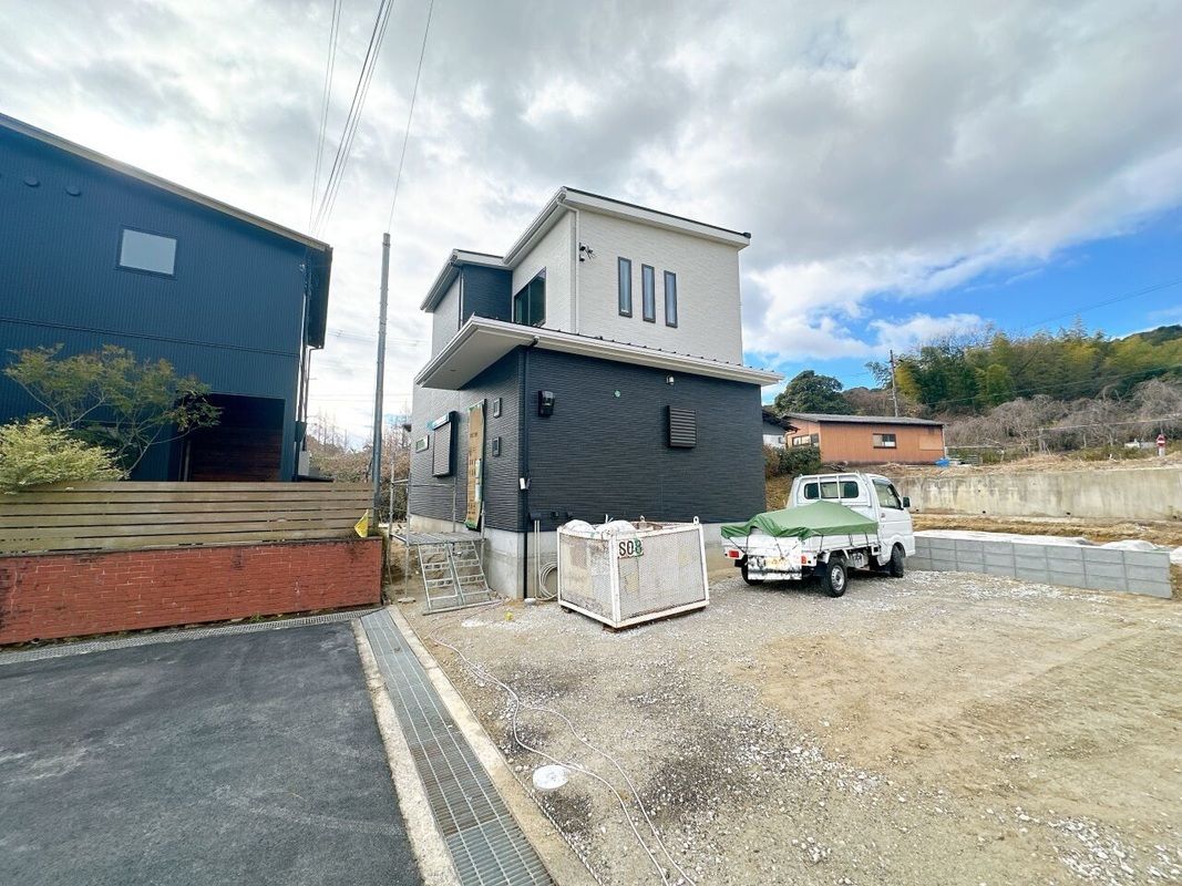 New 3LDK House in Ikoma, Nara with Parking and Modern Amenities - Thumbnail 3