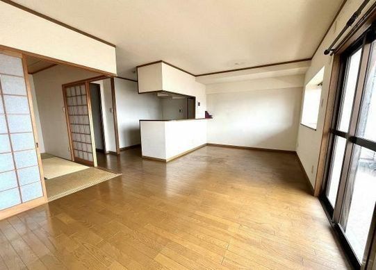 3LDK Apartment for Sale in Oita City, Oita Prefecture - Thumbnail 2