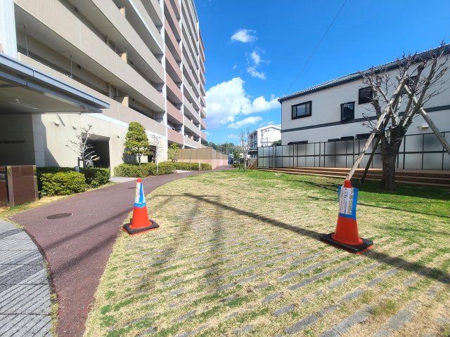 2LDK Apartment for Sale near Kochi Shogyo-mae Station - Thumbnail 2