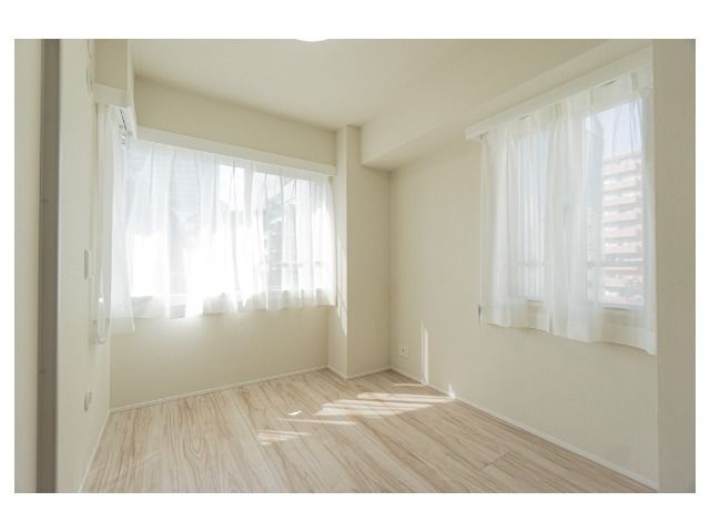 Renovated 3LDK Apartment for Sale in Takadanobaba, Tokyo - Thumbnail 4