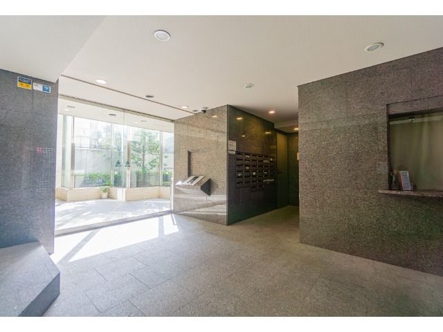 Renovated 3LDK Apartment for Sale in Takadanobaba, Tokyo - Thumbnail 2