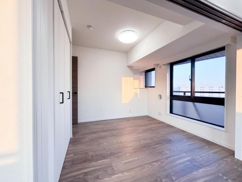Top-Floor 2LDK Apartment in Shinagawa, Tokyo for Sale - Thumbnail 4