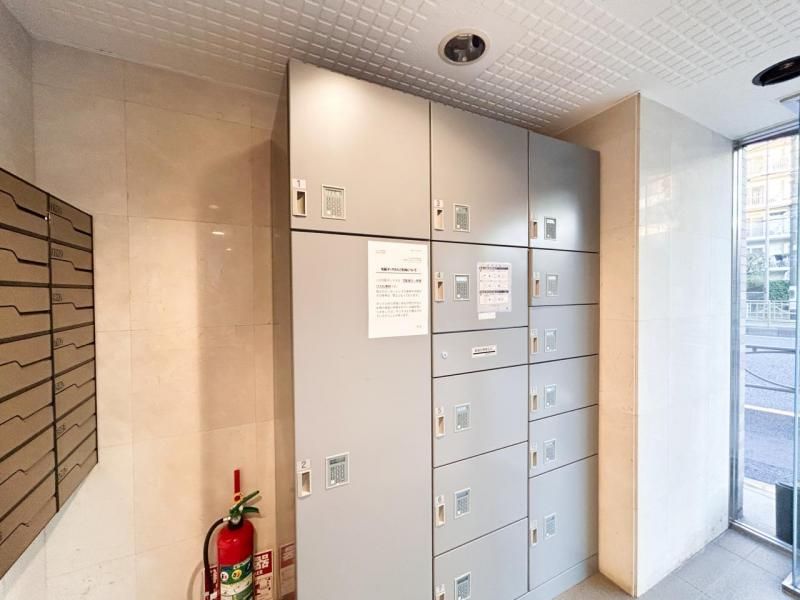Top-Floor 2LDK Apartment in Shinagawa, Tokyo for Sale - Thumbnail 3