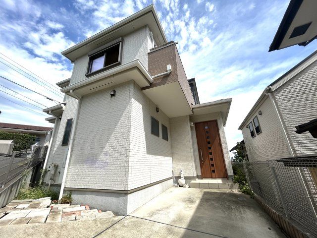 4LDK House in Yokohama Izumi Ward | 11-Year-Old Property with Parking - Image 1