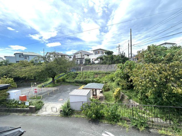 4LDK House in Yokohama Izumi Ward | 11-Year-Old Property with Parking - Thumbnail 3