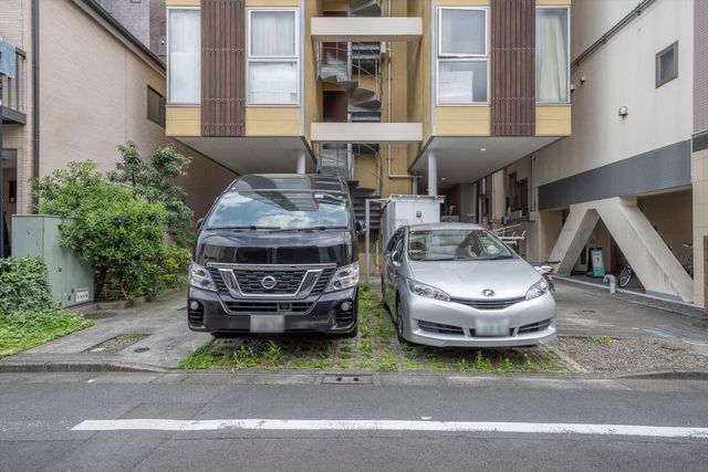 Studio Apartment for Sale in Koto City, Tokyo - Thumbnail 3