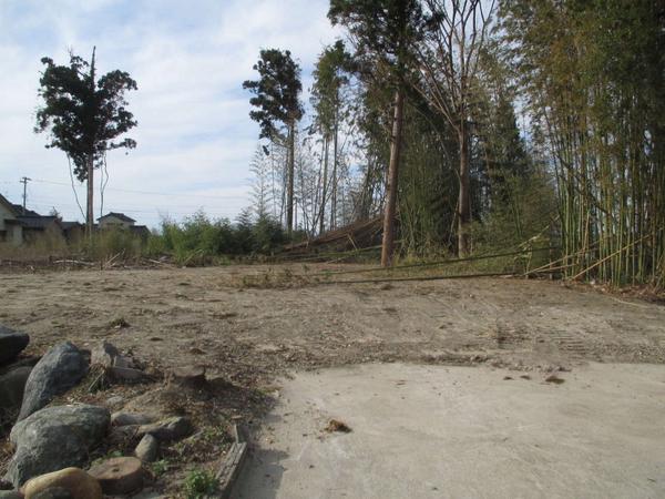 Large 3,098sqm Vacant Land Plot with Barn in Nyuzen, Toyama