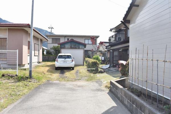 Traditional 3K House with Large Land in Funaki, Niihama City - Thumbnail 2
