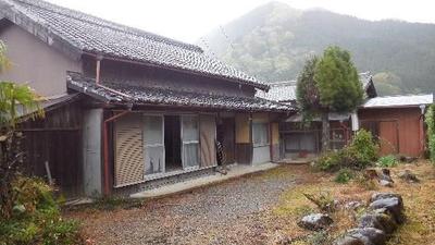 Traditional House with Storage Buildings in Matsusaka, Mie Prefecture — House, Matsusaka, Mie