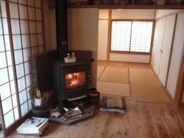 Natural Wood Home with Nordic Stove in Sanda City - Thumbnail 3